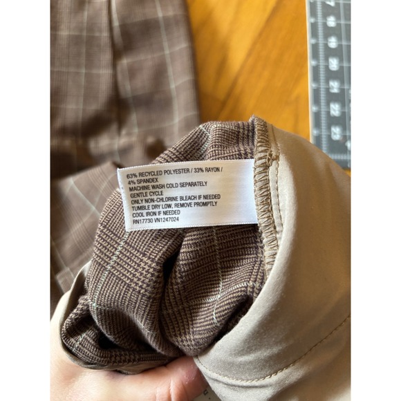 A New Day Womens Brown Plaid Cargo Jogger Pants High Rise Size 6 Tapered Leg - Picture 8 of 9